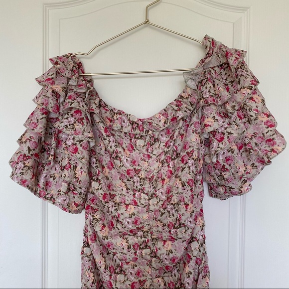 InTheStyle x Lorna Luxe ruffle off shoulder dress - Picture 5 of 12